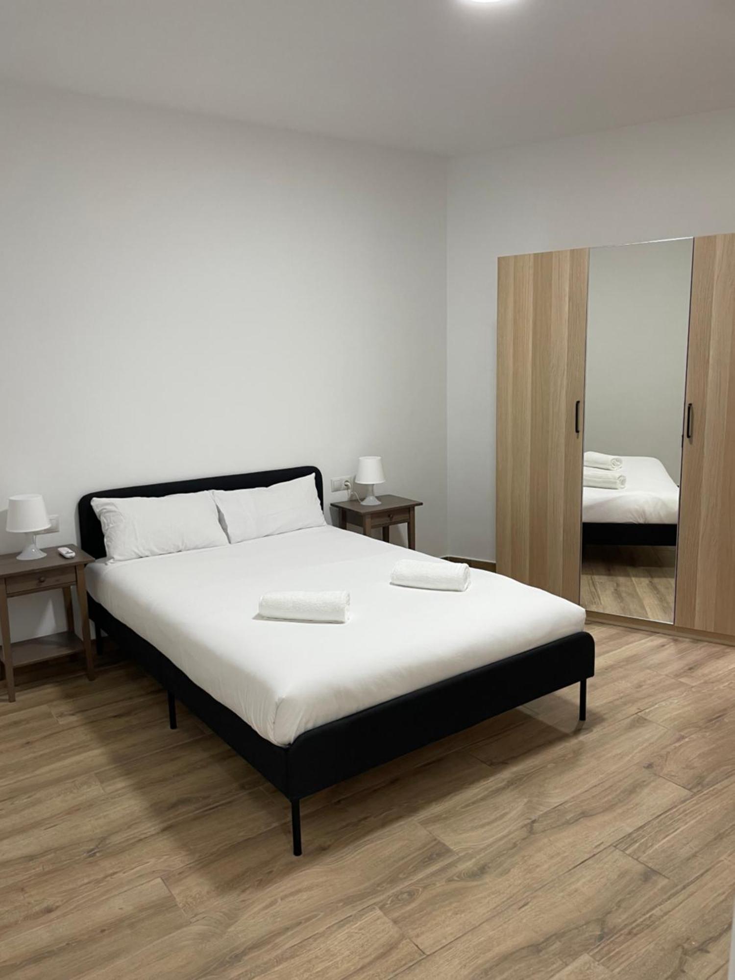 Apartamentos Tarradellas Sants Estacio Барселона Экстерьер фото