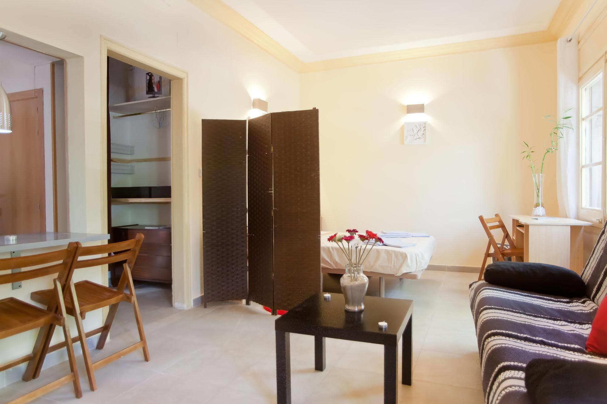 Apartamentos Tarradellas Sants Estacio Барселона Экстерьер фото