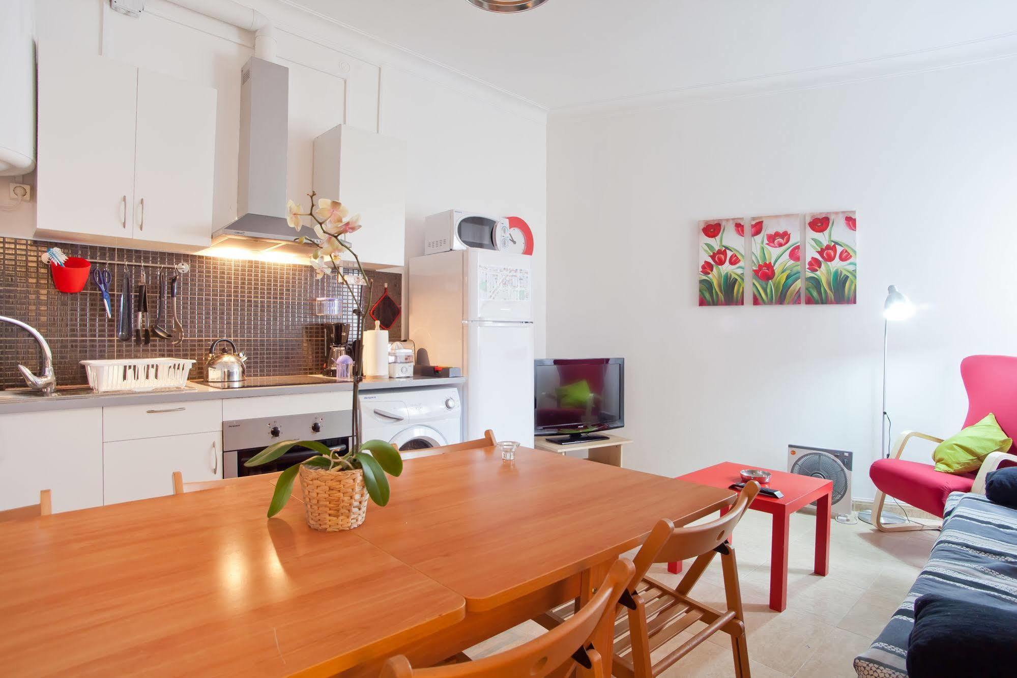 Apartamentos Tarradellas Sants Estacio Барселона Экстерьер фото